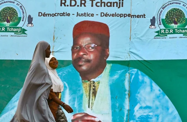 ex-candidate Mahamane Ousmane brings the court in
