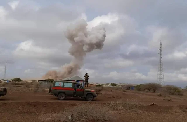 Al-Shabaab oo weerar ku bilowday is-miidaamin ku