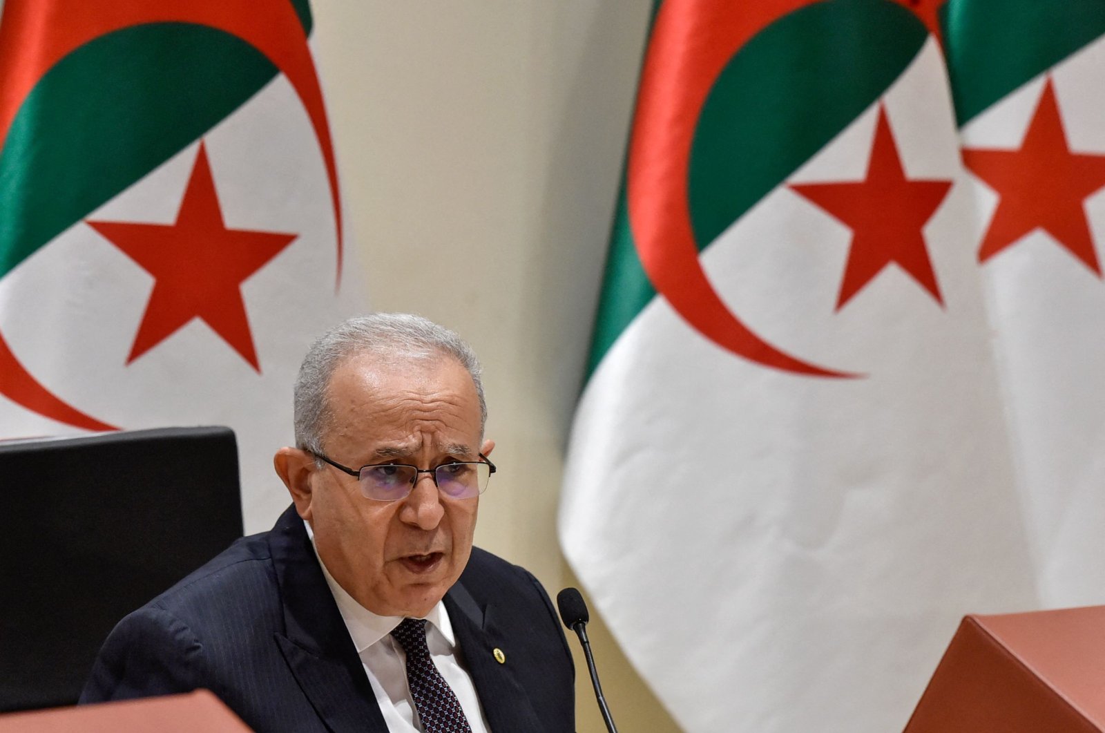 Algeria breaks off diplomatic relations with Morocco