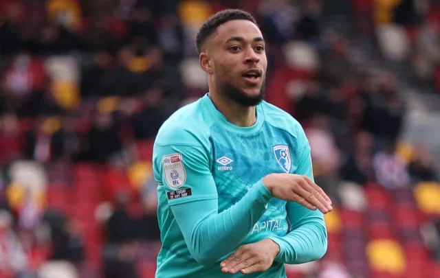Arnaut Danjuma sets against Villarreal