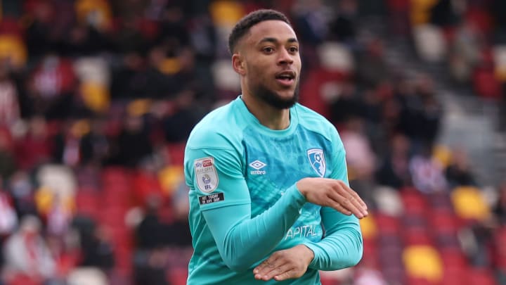Arnaut Danjuma sets against Villarreal