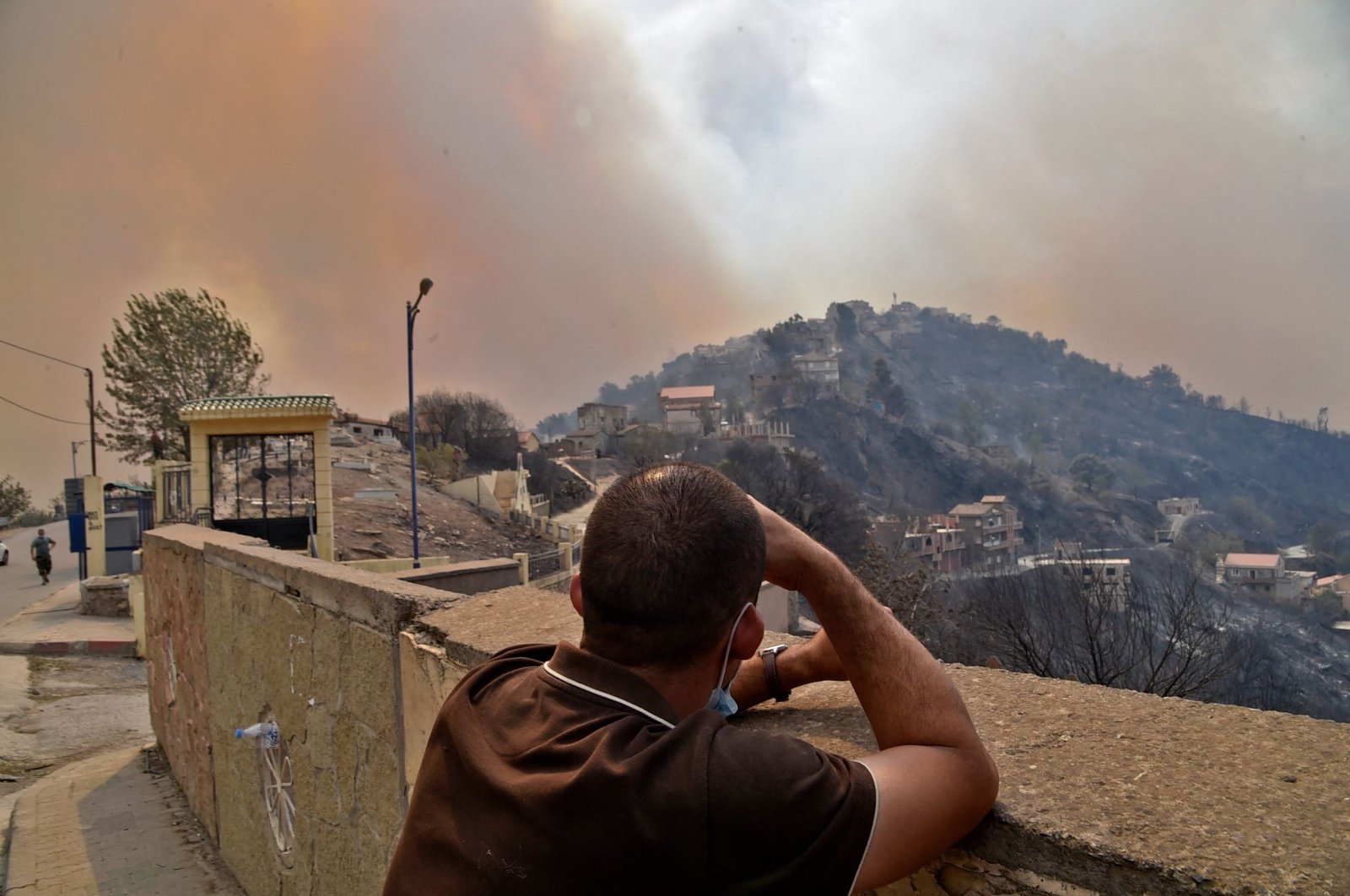 At least 65 dead when forest fires rage over Algeria