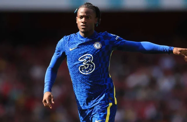Batshuayi joins Besiktas on loan after signing Chelsea extension