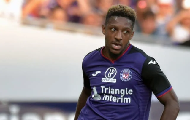 Columbus Crew signs Steven Moreira