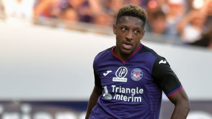 Columbus Crew signs Steven Moreira