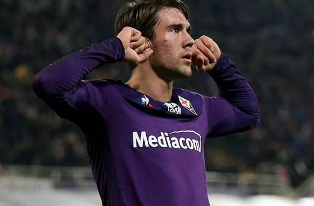 Fiorentina president plans to keep Vlahovic amid Tottenham and Man City rumors