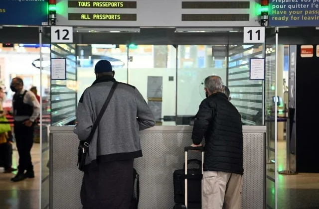 France places Morocco and Algeria on the red list