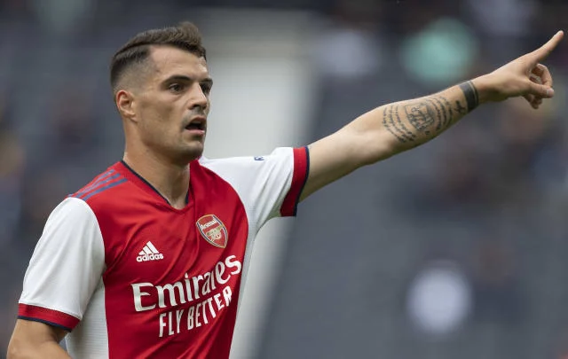 Granit Xhaka approves a new three-year Arsenal contract