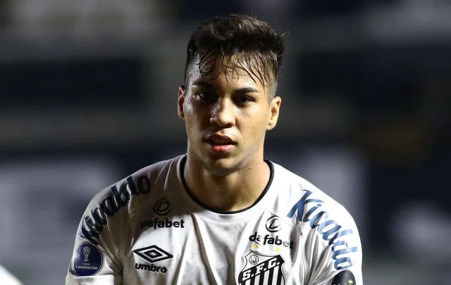 Kaio Jorge signs from Santos