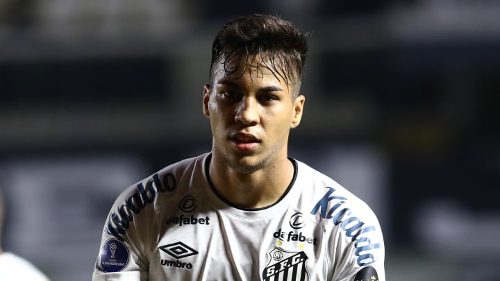Kaio Jorge signs from Santos