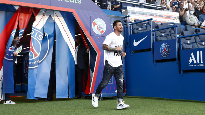 Lionel Messi talks to David Beckham about the Inter Miami move