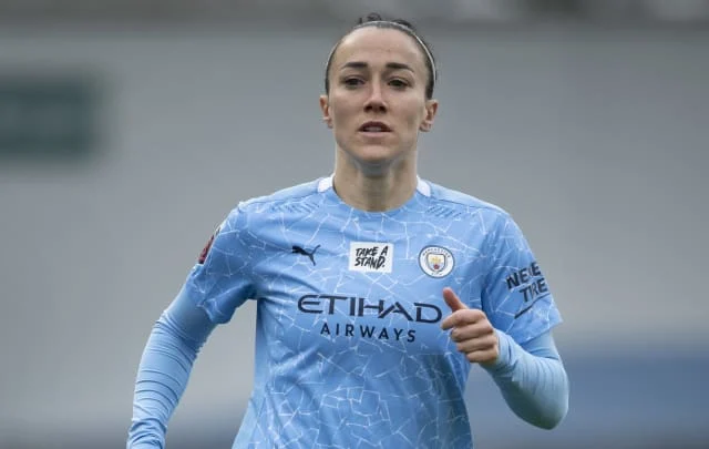 Lucy Bronze undergoes knee surgery