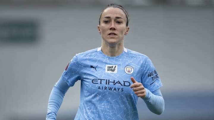 Lucy Bronze undergoes knee surgery