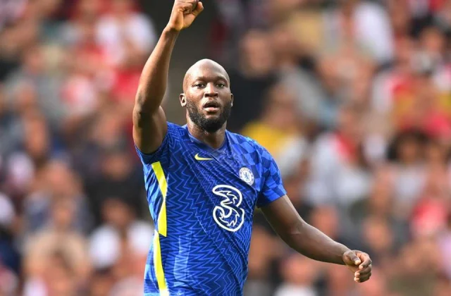 Lukaku emulates Chelsea hero Drogba, puts sorry Arsenal to sword