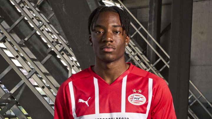 Madueke indicators new PSV contract