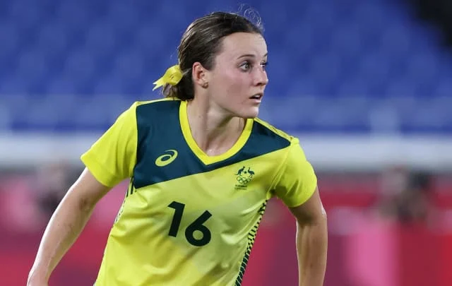 Man City sign Hayley Raso