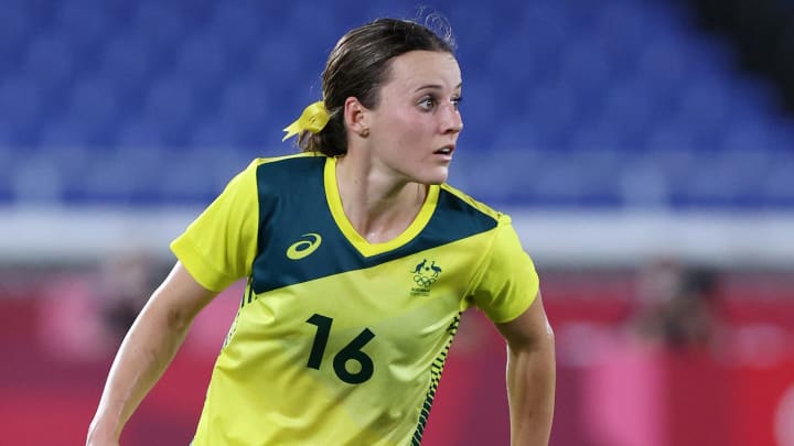 Man City sign Hayley Raso