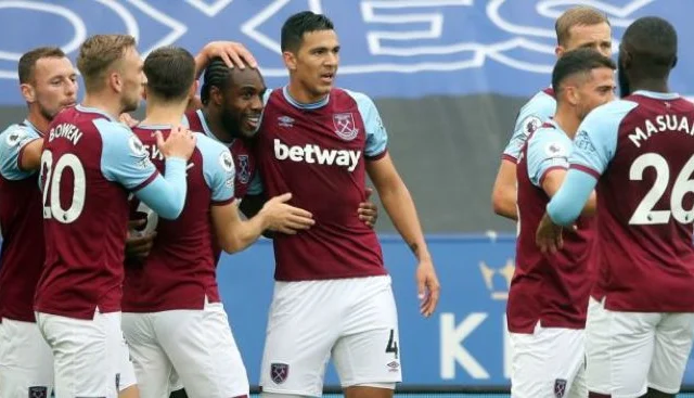 Antonio makes Premier League history with West Ham as Moyes’ men crush Leicester City