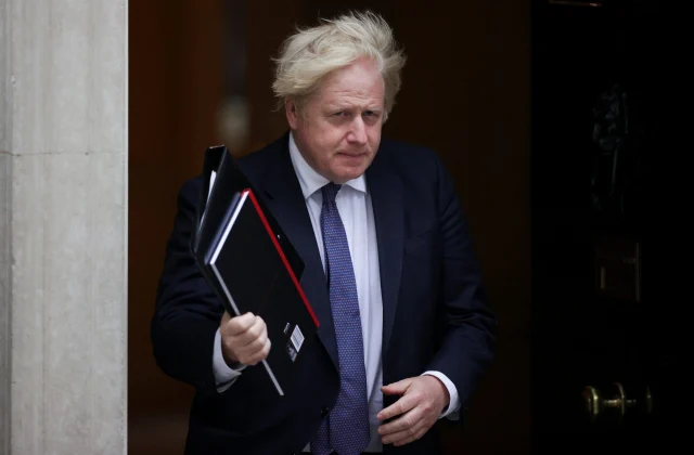 Ra’iisul Wasaraaha Britain oo beddelay