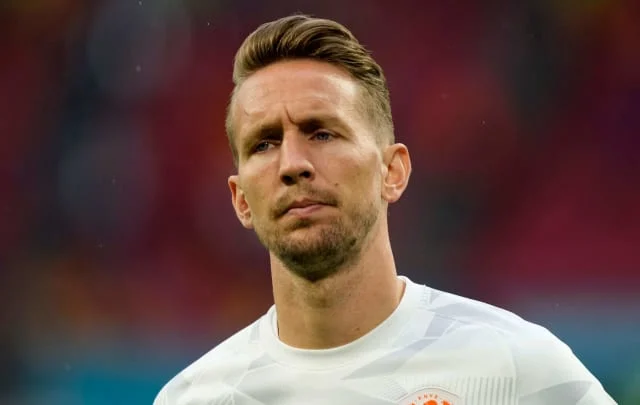 Sevilla want to release De Jong