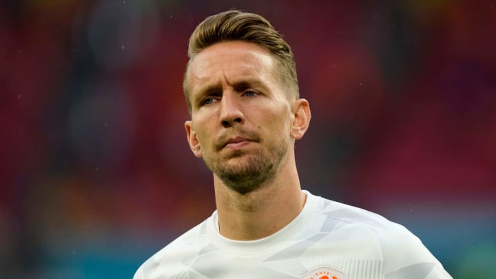 Sevilla want to release De Jong