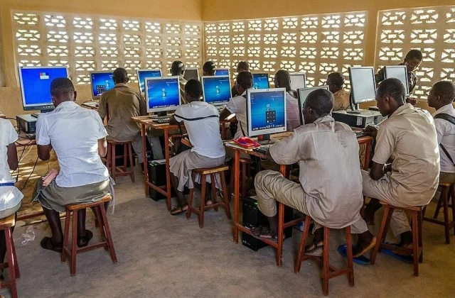 Togo: mixed reactions following the announcement of free access