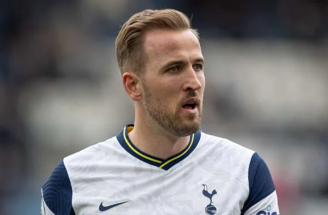 Tottenham players to back Kane during transfer saga – Sanchez