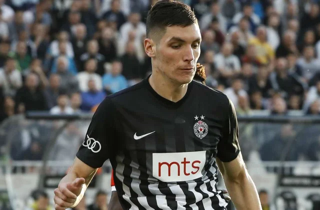Tottenham target Milenkovic signs new deal with Fiorentina