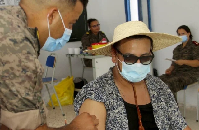 Tunisia: the military vaccinates in distant areas