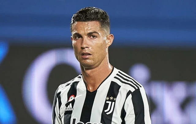 Twitter responds to Man Utd switch