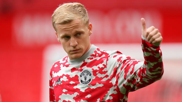 Van de Beek ignores exit offers