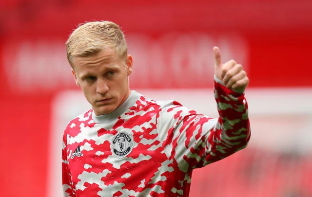 Van de Beek’s agent discusses lack of minutes