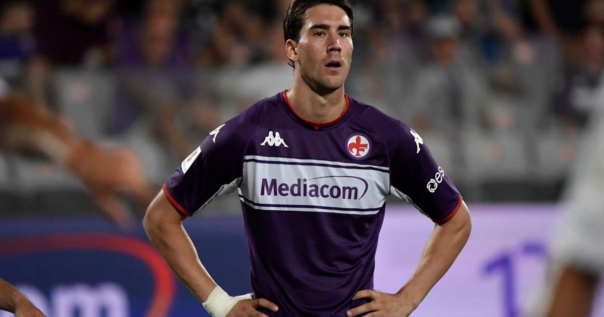 Vlahovic invited to re-sign before Fiorentina agree to transfer next year – Commisso