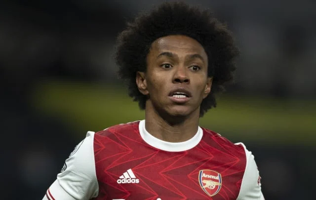 Willian moves near the Corinthians