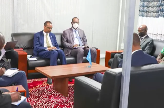 Xukuumadda iyo Amisom oo heshiis 3 qodob ah ka