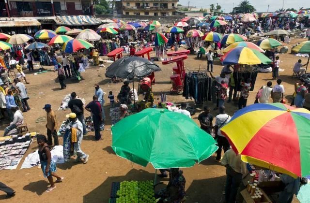 in Libreville, students’ odd job of funding