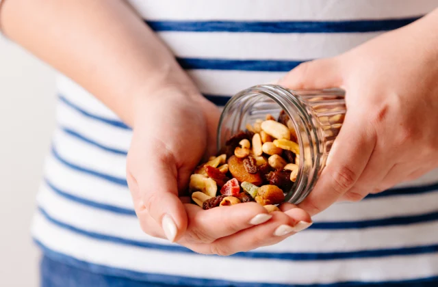 These snacks can stop stomach fats as you age, says a brand new examine