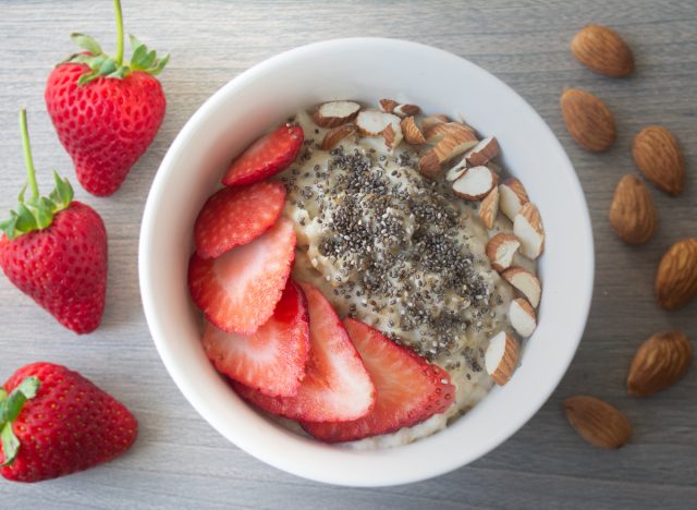oatmeal with strawberries, chia seeds and almonds
