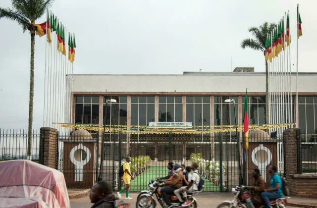 Cameroon: four opposition parties create a group