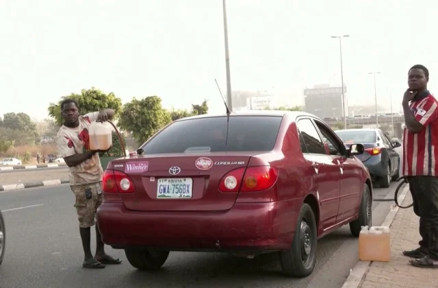 Nigerian President apologizes for fuel shortages and