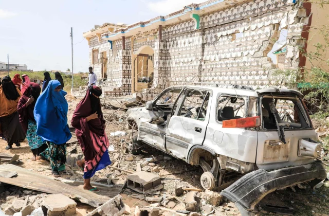 Suicide bomb kills 16, injures 20 in Somalia
