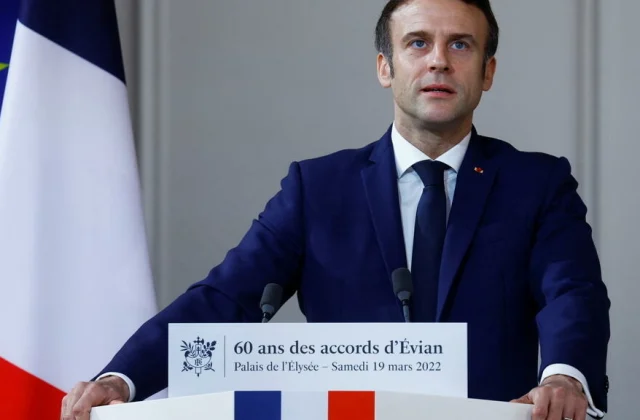 a memorial service at the Élysée with war witnesses