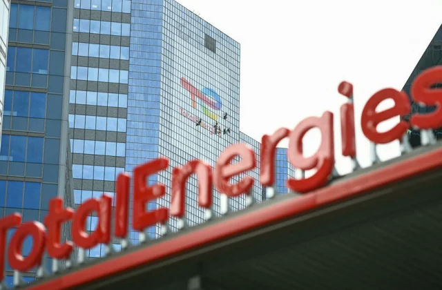 in Paris, an NGO condemns the mega-project TotalÉnergies in
