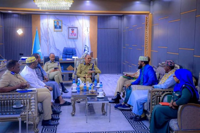 Somali police commander meets with clerics to enhance community cooperation