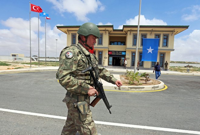 Turkish military base in Somalia provides aid to injured soldiers' families