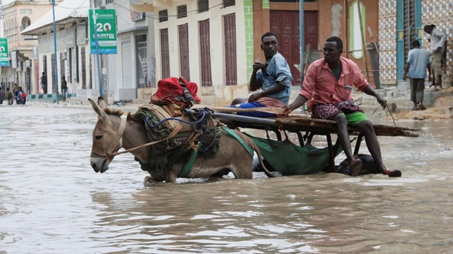 Flash floods hit Somalia’s capital