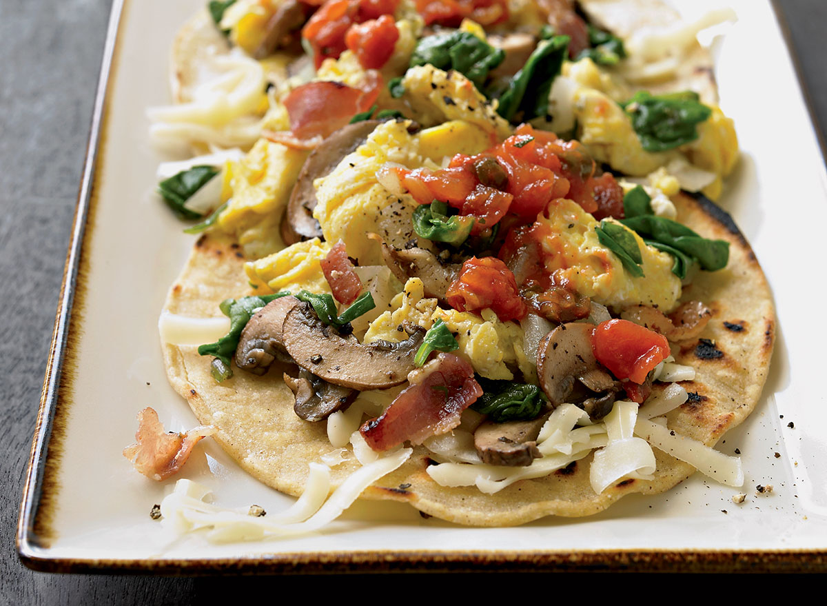 breakfast tacos with bacon and spinach