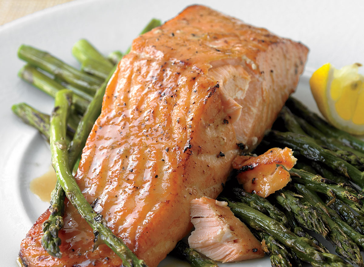 low-calorie honey-mustard salmon with roasted asparagus