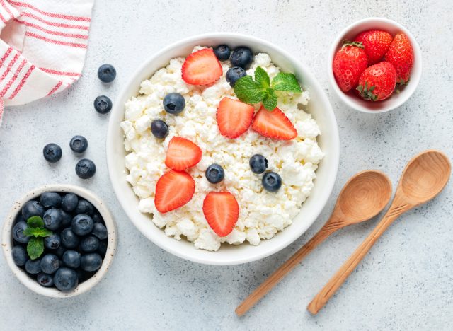 cottage cheese with berries