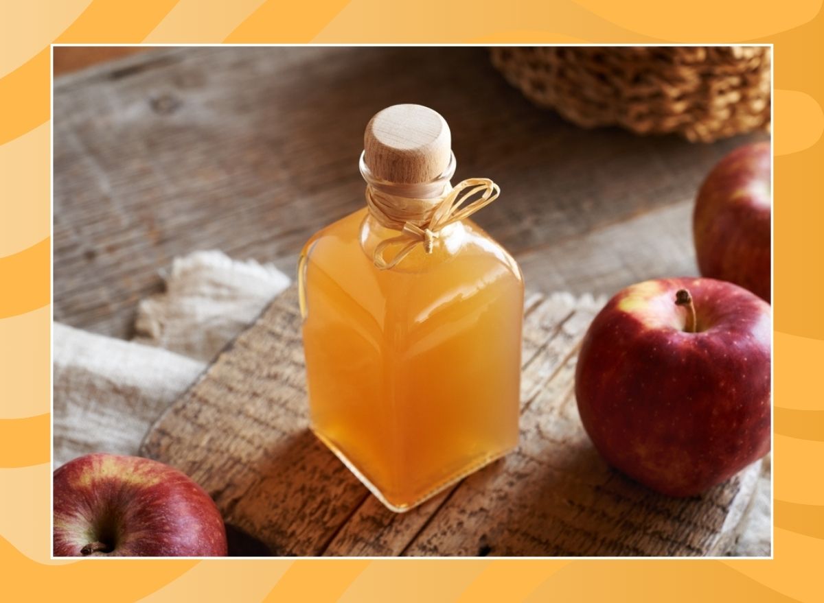 1726174796 8 Advantages of Apple Cider Vinegar and 2 Possible Drawbacks